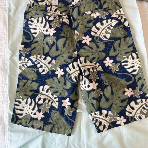 Patterned boys shorts. Never worn with tags. - Picture 3 of 3
